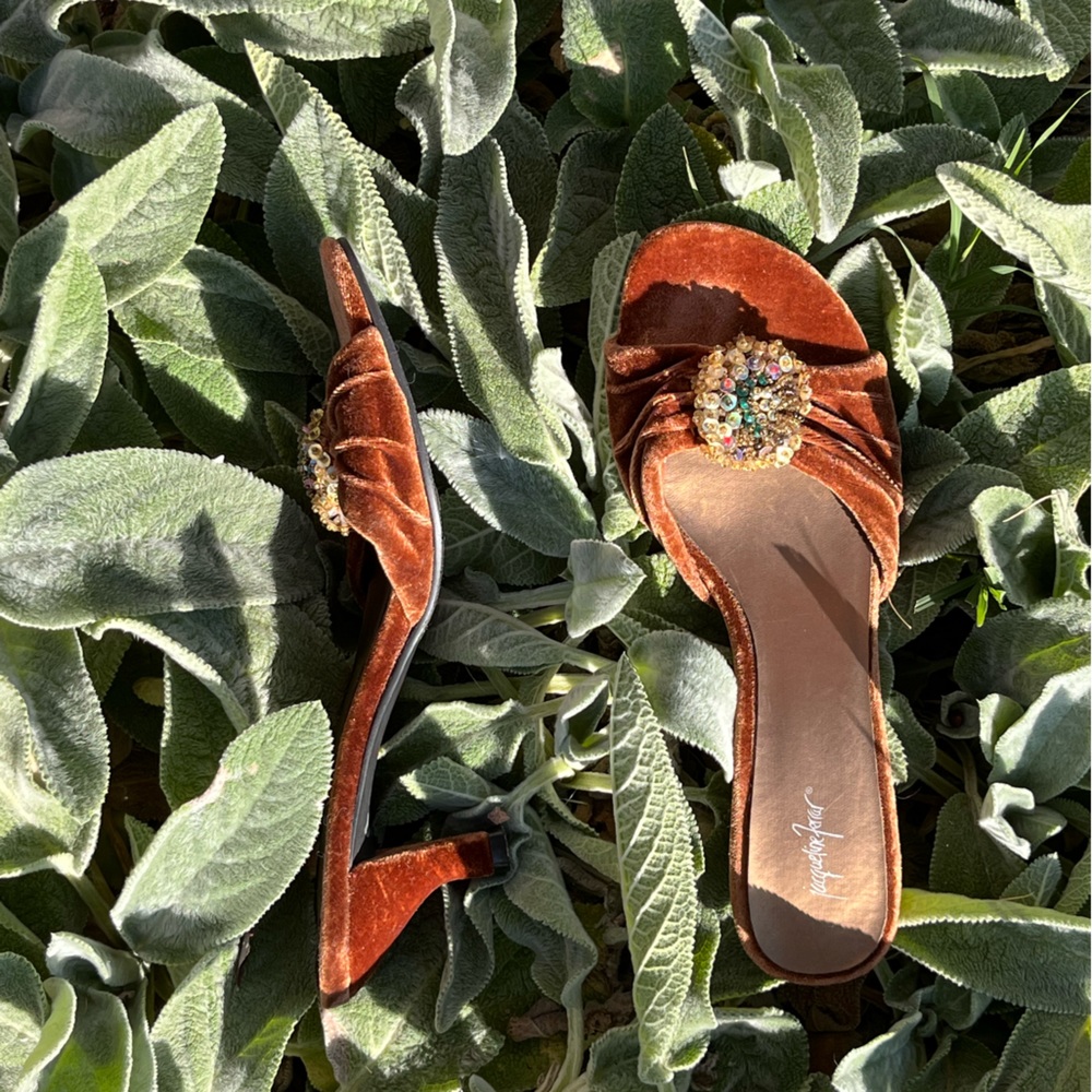 Lovely 90s vintage chocolate brown Jacqueline Farrar slip on heels